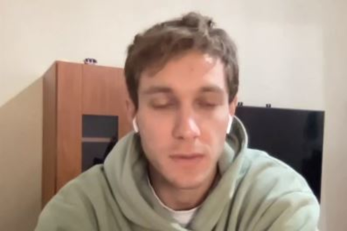 Πόλεμος στην Ουκρανία: «Λύγισε» ο Έντουαρντ – «Δεν άφησαν τον ξάδερφό μου να φύγει με το 3 ετών παιδάκι του – Δεν λύνει το πρόβλημα το instagram» [βίντεο]