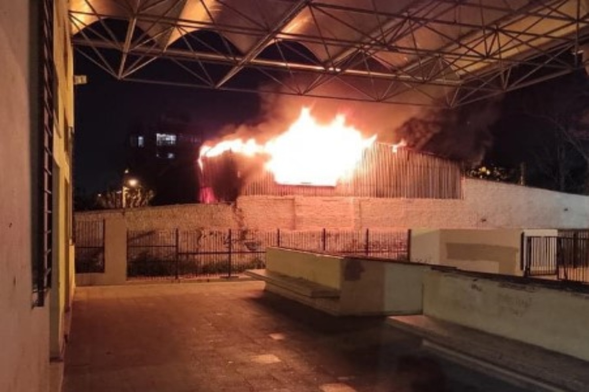 Φωτιά τώρα: Πυρκαγιά σε αποθήκη ξυλείας στον Ταύρο – Συναγερμός στην Πυροσβεστική