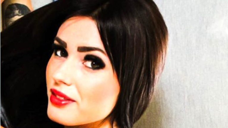 πορνοστάρ Charlotte Angie Κάρολ Μαλτέζι