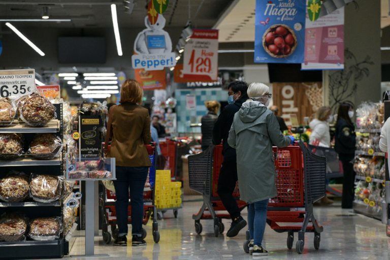 Επίδομα ακρίβειας 200 ευρώ: Πώς και πότε θα δοθεί – Ποιοι είναι δικαιούχοι