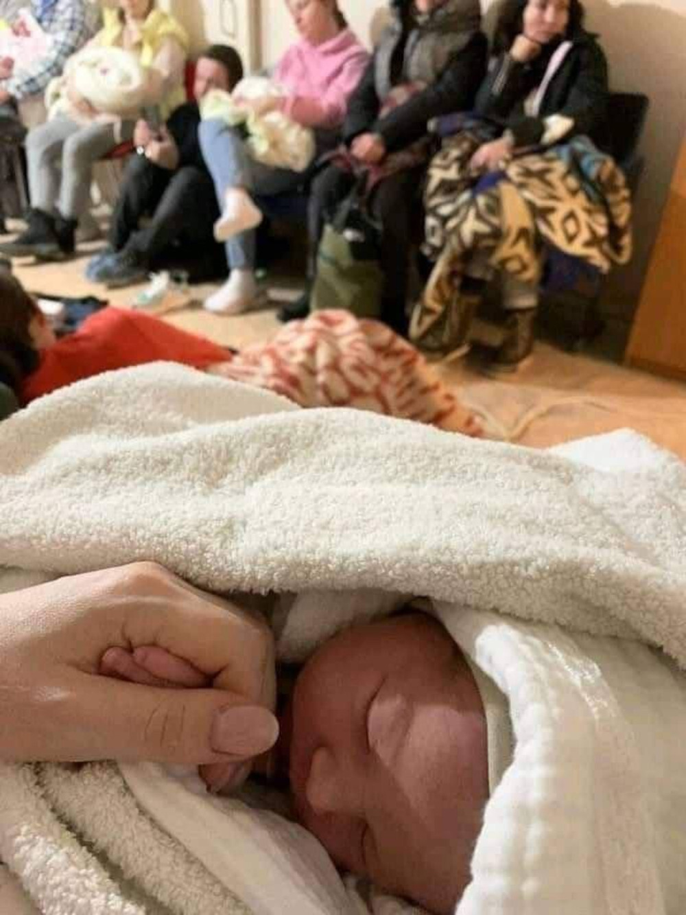 Τα viral της ημέρας: Το μωρό που γεννήθηκε στο μετρό του Κιέβου και έγινε σύμβολο ελπίδας – Το