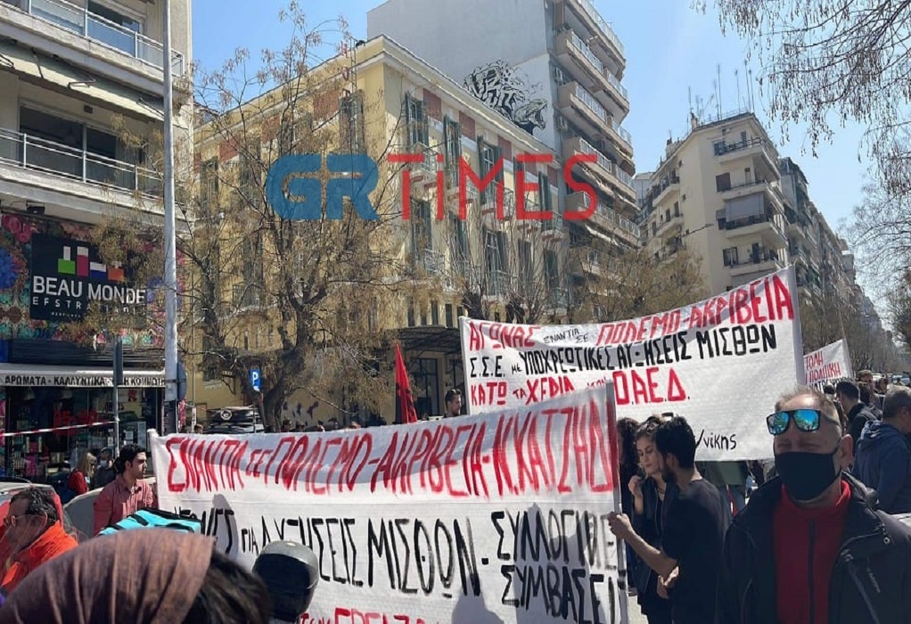 Θεσσαλονίκη – Απεργία: Σε «κλοιό» διαδηλωτών το κέντρο