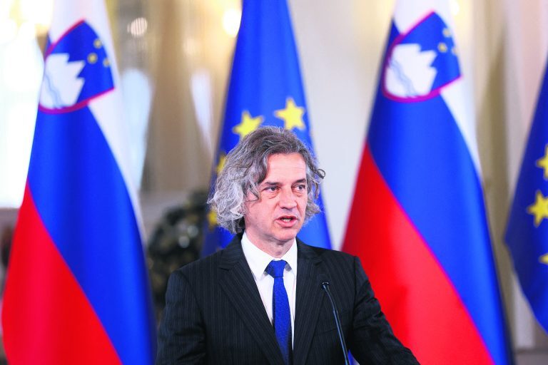 Γύρισε σελίδα η Σλοβενία – Νέος πρωθυπουργός ο φιλελεύθερος τεχνοκράτης Ρόμπερτ Γκόλομπ