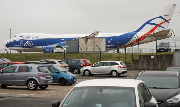 Σιάτλ: Θα κρεμάσουν ένα Boeing 747 ανάμεσα σε δύο ουρανοξύστες