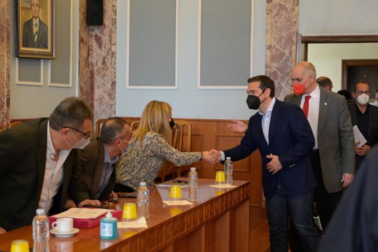 Φθηνή… αντιπολίτευση με επίκεντρο την ακρίβεια από ΣΥΡΙΖΑ και ΚΙΝΑΛ