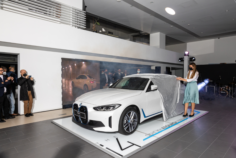 Η εντυπωσιακή άφιξη της BMW i4 στη Σπανός ΑΕ.