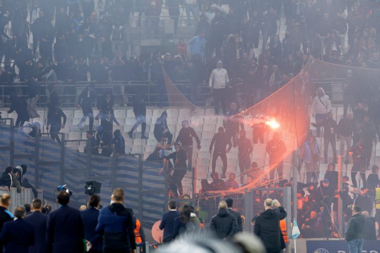 «Μπλόκο» της ΕΛΑΣ στους οπαδούς της Μαρσέιγ – Παρέμβαση Θεοδωρικάκου σε ΟΥΕΦΑ