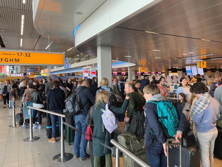 Άμστερνταμ: Χάος στο αεροδρόμιο Schiphol λόγω απεργίας του προσωπικού εδάφους