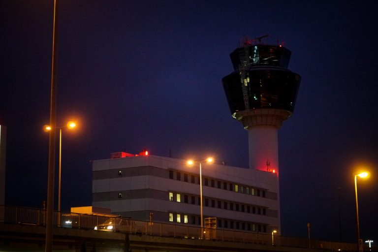 Συναγερμός στο Ελευθέριος Βενιζέλος – Επέστρεψε αεροσκάφος λόγω τεχνικού προβλήματος