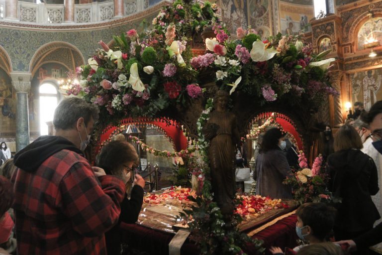 Μεγάλη Παρασκευή: Δείτε live την Περιφορά του Επιταφίου