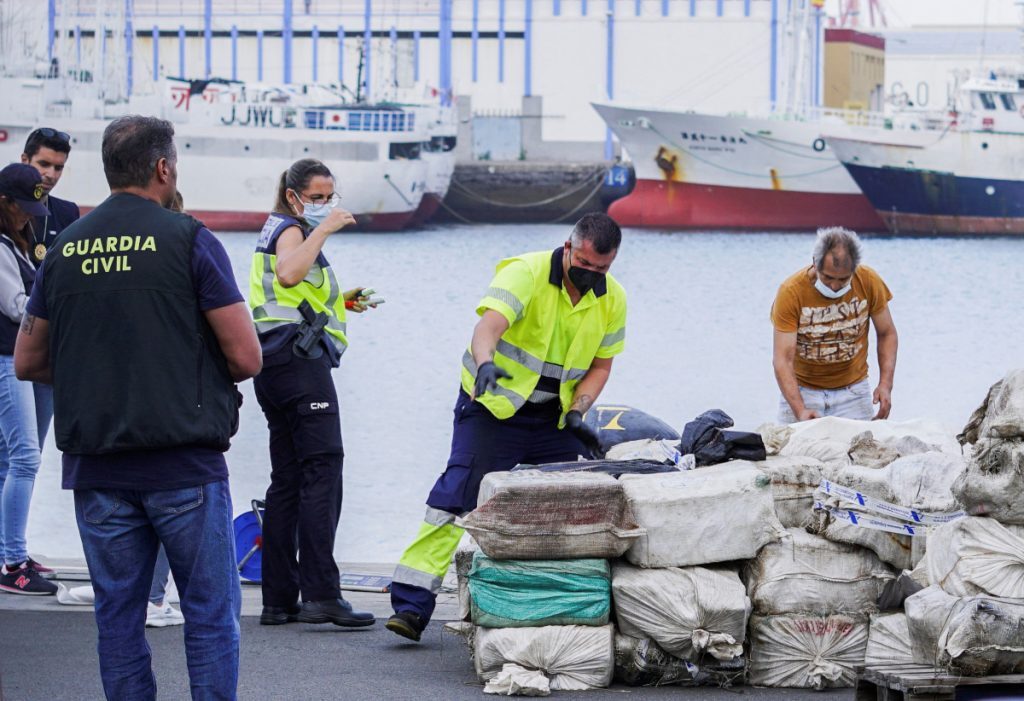 Ισπανία: Μπλόκο σε σκάφος που μετέφερε 3 τόνους κοκαΐνη – Πέντε συλλήψεις