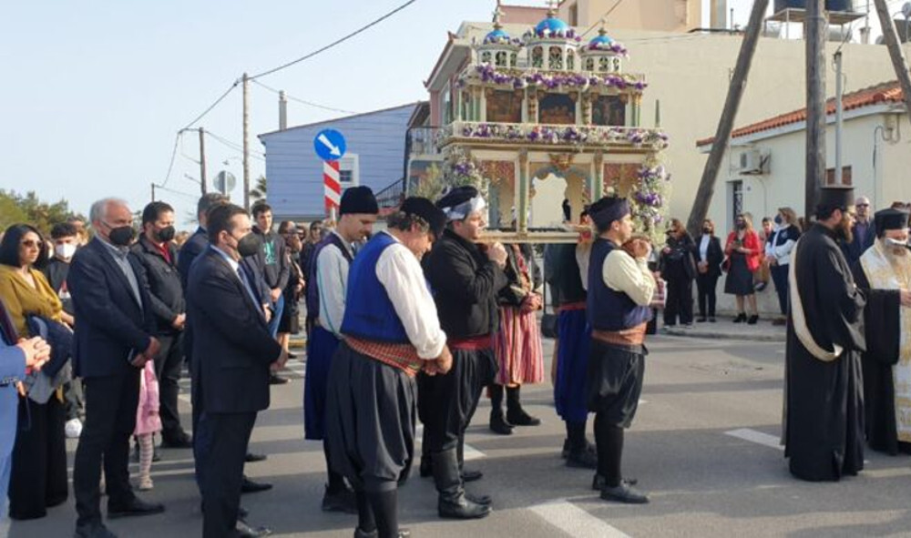 Χίος: Στους δρόμους του Καστέλου 100 χρόνια μετά ο Επιτάφιος που διασώθηκε από πρόσφυγες το 1922