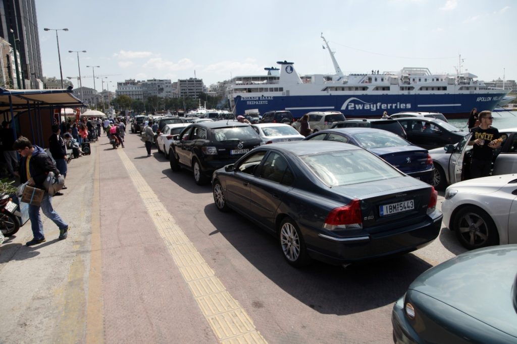 Αυξημένη κίνηση στους δρόμους του Πειραιά