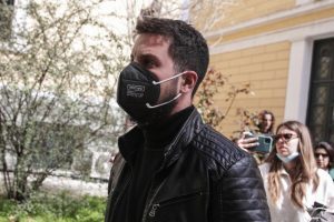 Πάτρα: Έξαλλος ο Δασκαλάκης – «Θα βρω πως έκανες κακό στα παιδιά μας»