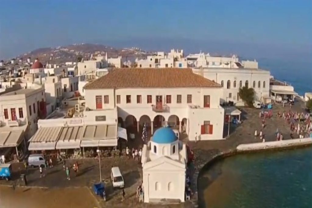 Μύκονος: Τους έταζε σπίτι «όνειρο», τους έπαιρνε τις προκαταβολές και γινόταν καπνός – Ένα από τα θύ