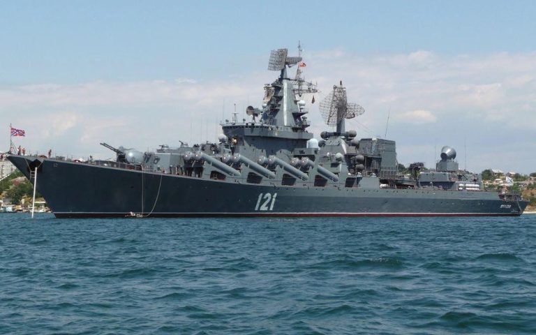 Moskva: Θρίλερ με το ρωσικό καταδρομικό – Οι Ουκρανοί λένε ότι το βύθισαν, η Ρωσία το αρνείται