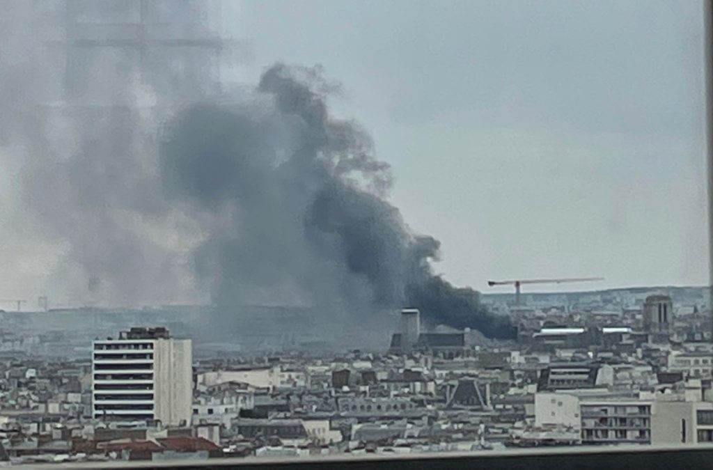 Γαλλία: Ισχυρή έκρηξη κοντά στην Παναγία των Παρισίων