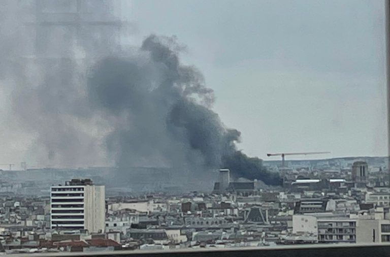 Γαλλία: Ισχυρή έκρηξη κοντά στην Παναγία των Παρισίων