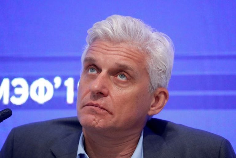 Όλεγκ Τίνκοφ: Ο Ρώσος ολιγάρχης καταδικάζει τον «παλαβό πόλεμο» του Πούτιν στην Ουκρανία