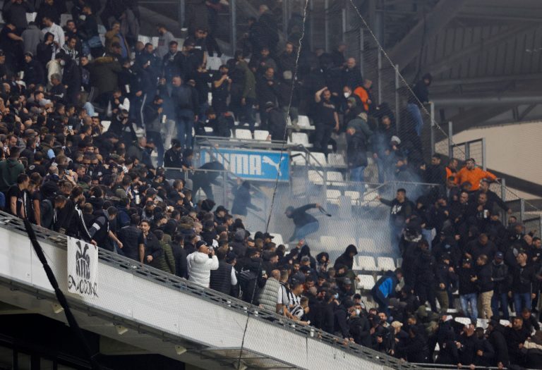 Μαρσέιγ – ΠΑΟΚ: Επεισόδια και δακρυγόνα στην εξέδρα από την αστυνομία