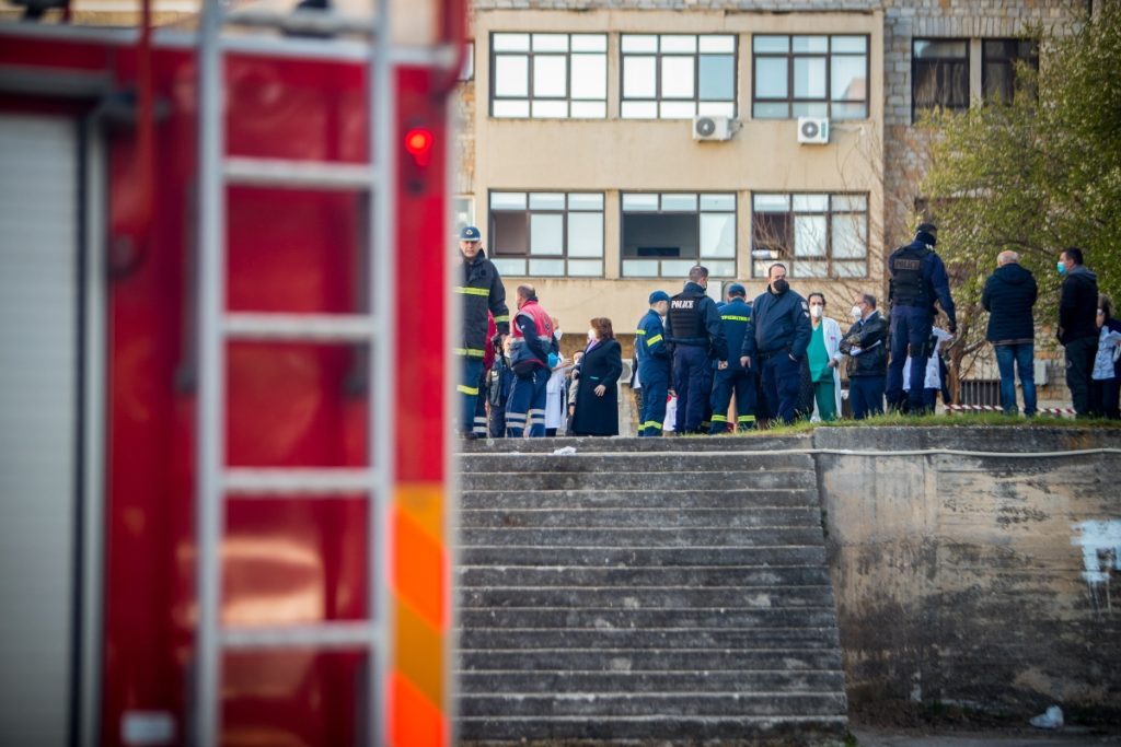 Θεσσαλονίκη: Δύο οι νεκροί από την πυρκαγιά στο «Παπανικολάου» – Εξέπνευσε ο ασθενής από τον οποίο ξεκίνησε η φωτιά [βίντεο]