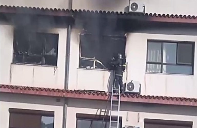 Θεσσαλονίκη: Φωτιά στην κλινική covid του νοσοκομείου Παπανικολάου – Πληροφορίες για εγκλωβισμένους