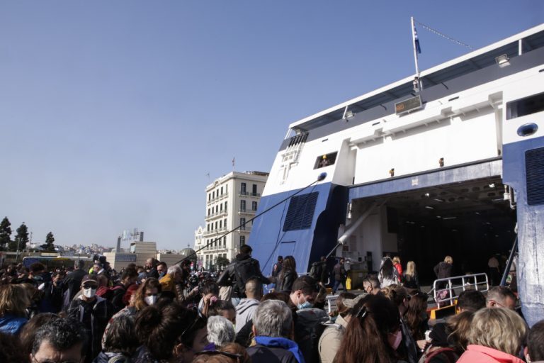 Ξεκίνησε η μεγάλη έξοδος για το Πάσχα – Με 70% πληρότητα αναχωρούν τα πλοία από τα λιμάνια [Βίντεο]