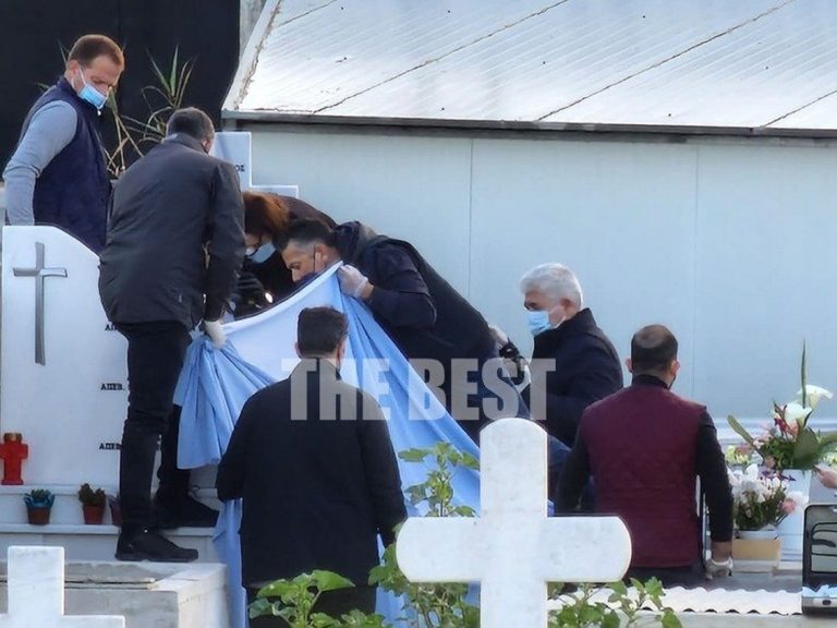 Πάτρα: Πραγματοποιήθηκε η ανάσυρση του τάμπλετ από τον τάφο της Τζωρτζίνας