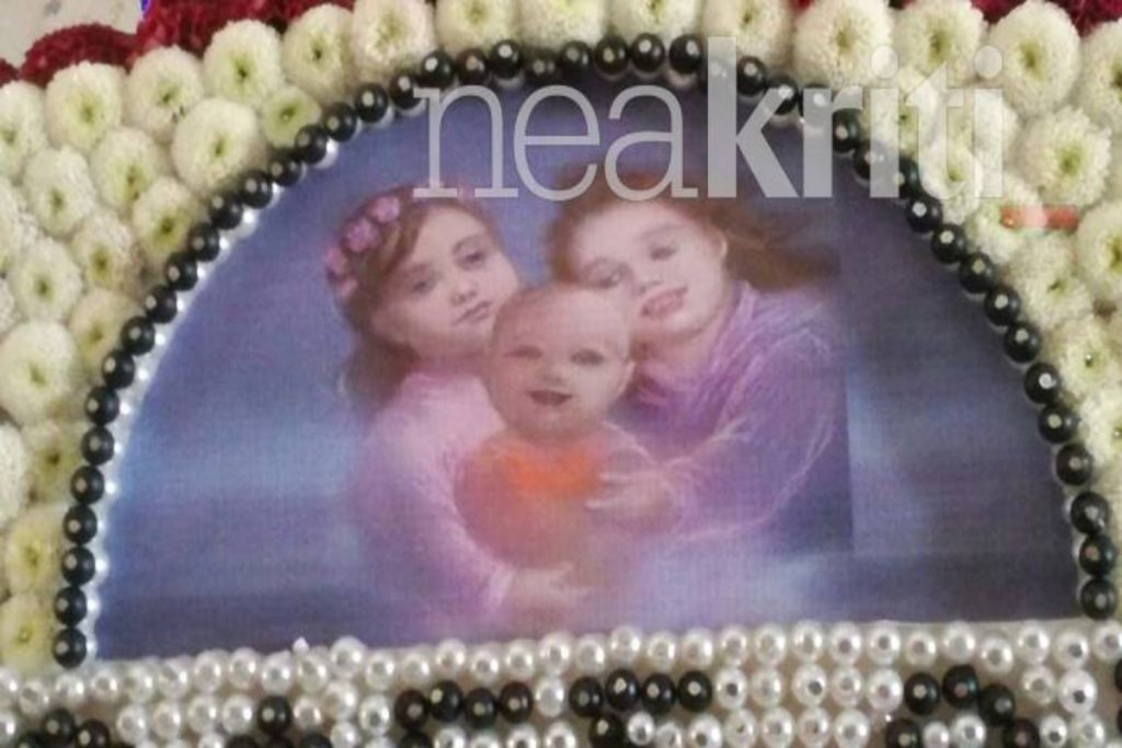 Κρήτη: Πανελλήνια συγκίνηση για τον επιτάφιο με τα τρία αγγελούδια από την Πάτρα – Φωτογραφίες και β