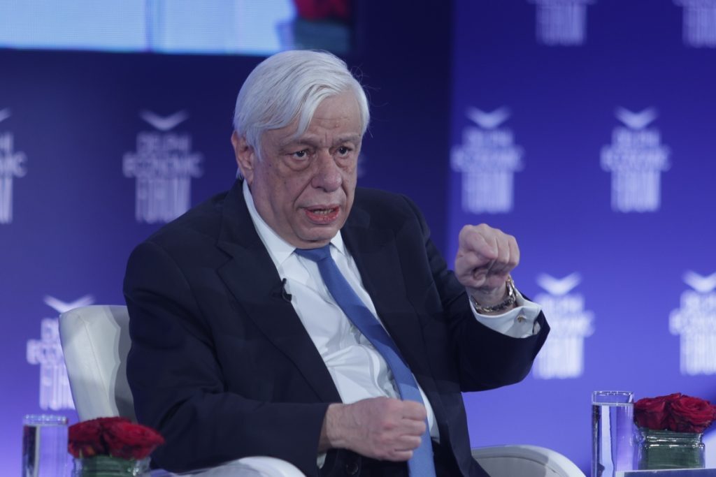 7ο Φόρουμ Δελφών: «Καταπέλτης» ο Προκόπης Παυλόπουλος – «Ανυποχώρητη προστασία των Θαλάσσιων Ζωνών μ