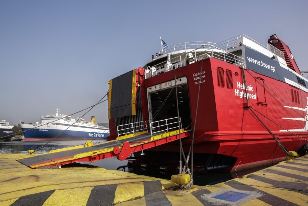 Θρίλερ στην Αίγινα: Τραυματίστηκε 8χρονη την ώρα που ανέβαινε στο πλοίο από τον καταπέλτη – Μεταφέρεται εσπευσμένα στην Αθήνα