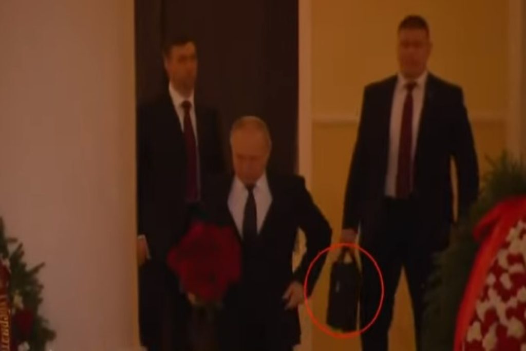Πόλεμος στην Ουκρανία: Θρίλερ με τον Πούτιν – Πήγε σε κηδεία με γεμάτη βαλίτσα από πυρηνικά; [βίντεο