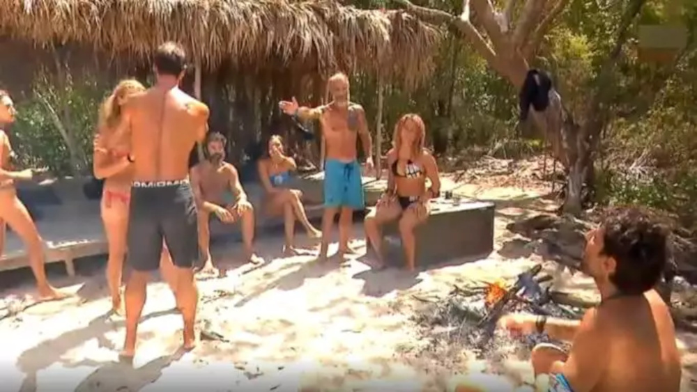 Survivor: Χαλασμός στους Μπλε - «Ντροπή της κοινωνίας, αλήτη»