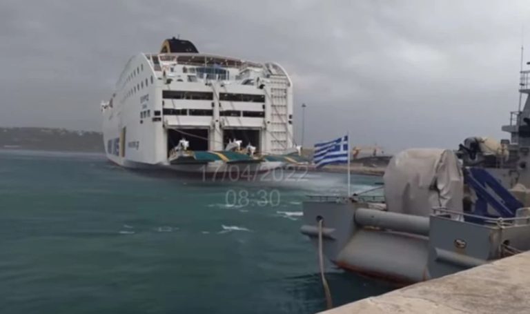 Συγκλονιστικό βίντεο: Η στιγμή που σπάνε οι κάβοι του «Έλυρος» λόγω του αέρα στην Σούδα