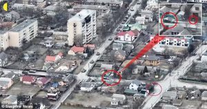 Ουκρανία - Μπούκα: Βίντεο δείχνει ποδηλάτη να δέχεται πυρά από τανκς