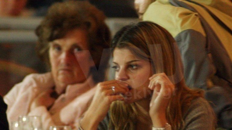 Καμουφλαρισμένη στη Νάξο η Αθηνά Ωνάση – Αδυνατισμένη και συντετριμμένη