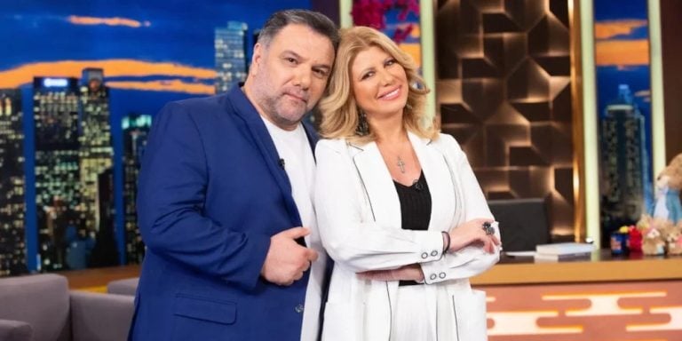 Ζήνα Κουτσελίνη: Σοκάρει με την αποκάλυψη για τα παιδικά της χρόνια – «Ο πατέρας μου μαχαίρωσε τη μάνα μου»