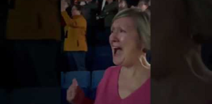 Viral στο TikTok οι αντιδράσεις μιας μαμάς σε συναυλία του Έλτον Τζον