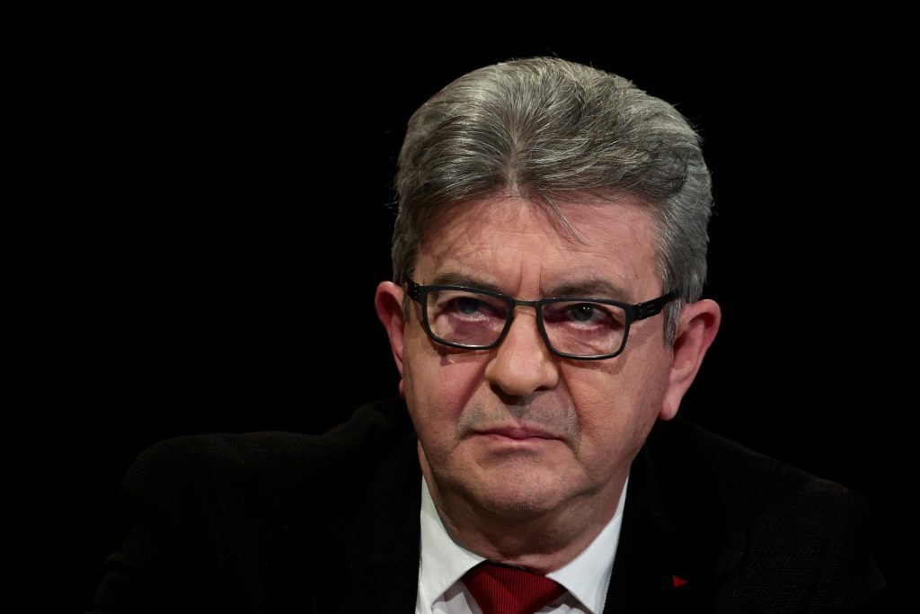 Μελανσόν: Αιχμές κατά Μακρόν, αλλά και ανακούφιση για την ήττα Λεπέν