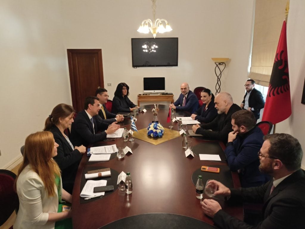 Επίσκεψη Σκρέκα στην Αλβανία: «Τρέχει» η νέα ηλεκτρική διασύνδεση μεταξύ των δύο χωρών