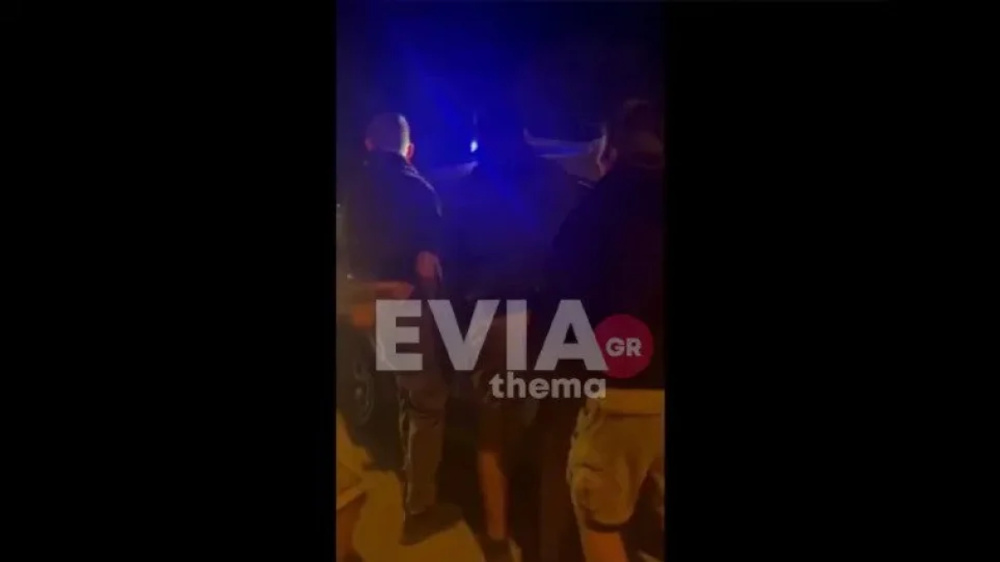 Έρευνα από το Λιμενικό για τους νεαρούς που «παίζουν» με ασυνόδευτο περιπολικό