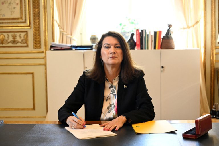 Σουηδία: Η υπουργός Εξωτερικών υπέγραψε την αίτηση για ένταξη στο ΝΑΤΟ