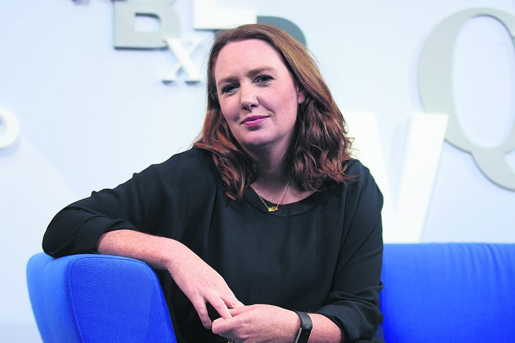 Η συγγραφέας Paula Hawkins μιλά στον Ε.Τ. για το «Η Φωτιά που σιγοκαίει»