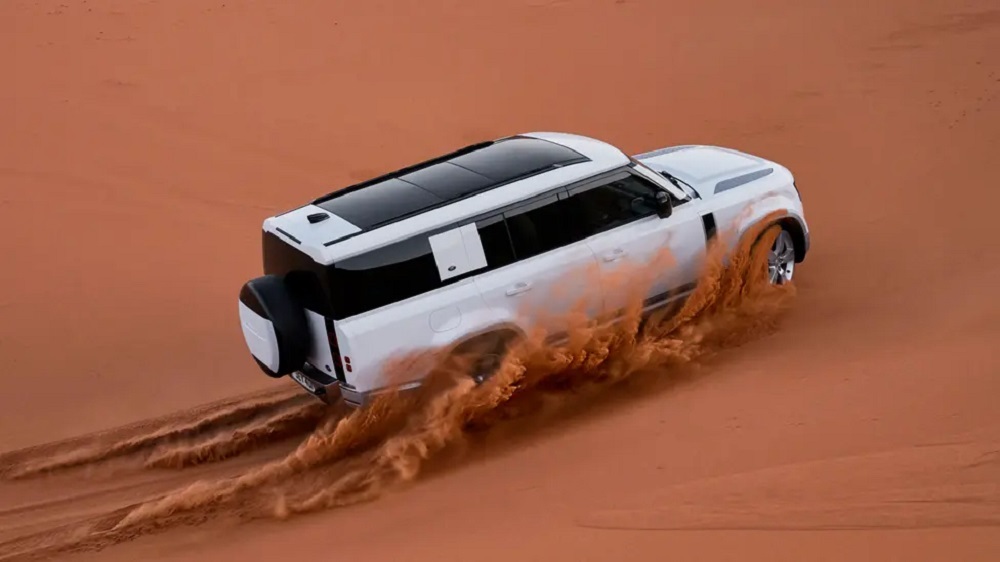 Η Land Rover παρουσιάζει το οκταθέσιο Defender 130