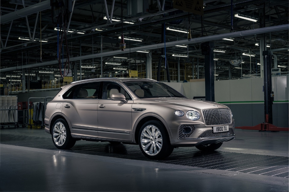 Bentley Bentayga EWB Azure First Edition: Χειροποίητες ραφές και αυξημένοι χώροι