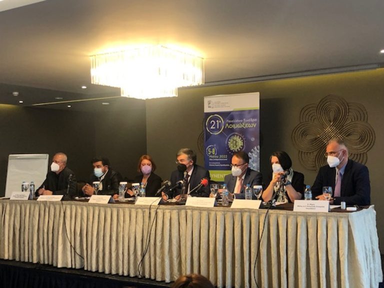 Τσιόδρας: Αποφύγαμε 39.000 θανάτους λόγω των εμβολίων – Δεν απέκλεισε την εμφάνιση νέας επικίνδυνης παραλλαγής