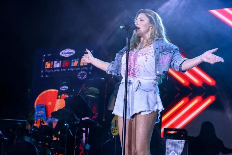 MAD VMA 2022: Μήνυση κατά των διοργανωτών από την Έλενα Παπαρίζου
