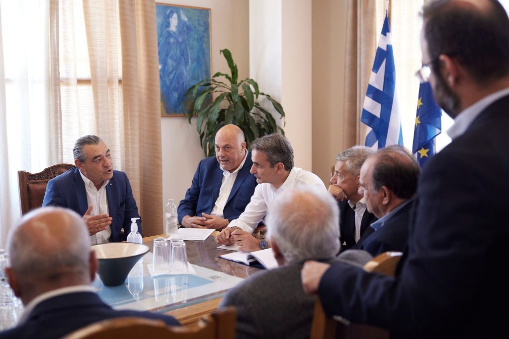 Μητσοτάκης σε δημάρχους στο Βόλο: Δεν βλέπουμε κόμματα στη συνεργασία μας με την Τοπική Αυτοδιοίκηση