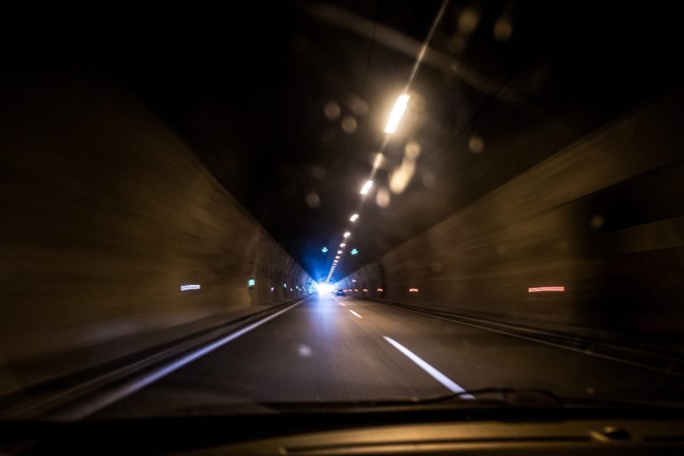 Βόλος: Νέες συγκλονιστικές μαρτυρίες για το challenge εφήβων - Πετάγονται στις ρόδες αυτοκινήτων και σκορπούν τον τρόμο στους οδηγούς