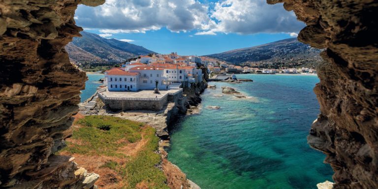 Ταξίδι στην Άνδρο: Eνα κυκλαδονήσι γεμάτο μουσεία & πράσινο